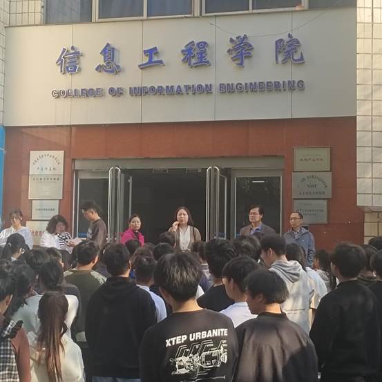 图示, 示意图
中度可信度描述已自动生成