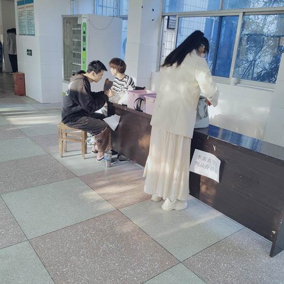 图示, 示意图
中度可信度描述已自动生成